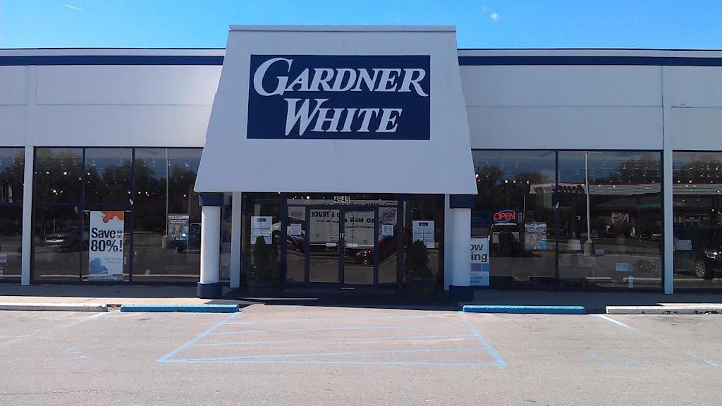 Gardner-White Furniture | 4945 Dixie Hwy, Waterford Twp, MI 48329, USA | Phone: (248) 674-8990