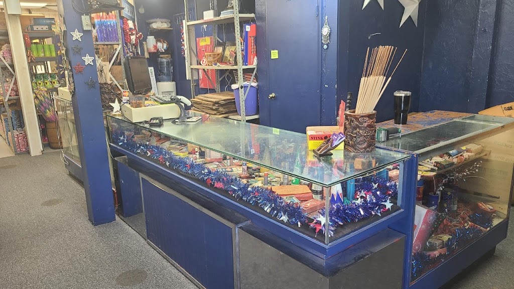 1/2 Price Fireworks | 600 Elm St, Lawrenceburg, IN 47025, USA | Phone: (812) 537-3115