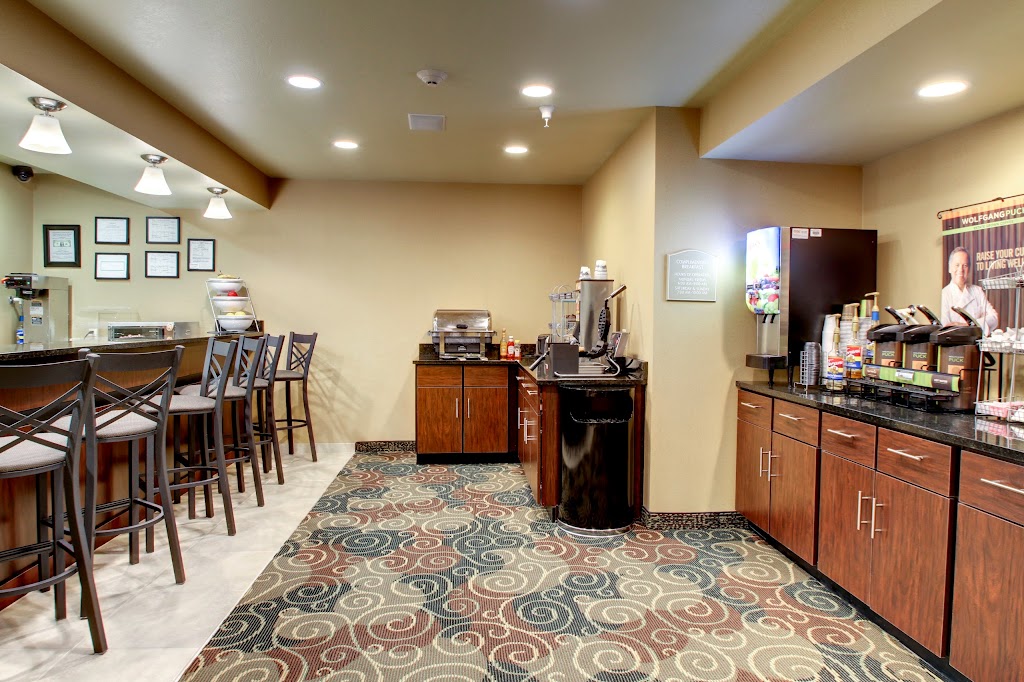 Cobblestone Inn & Suites - Schuyler | 2218 Colfax St, Schuyler, NE 68661, USA | Phone: (402) 352-9968