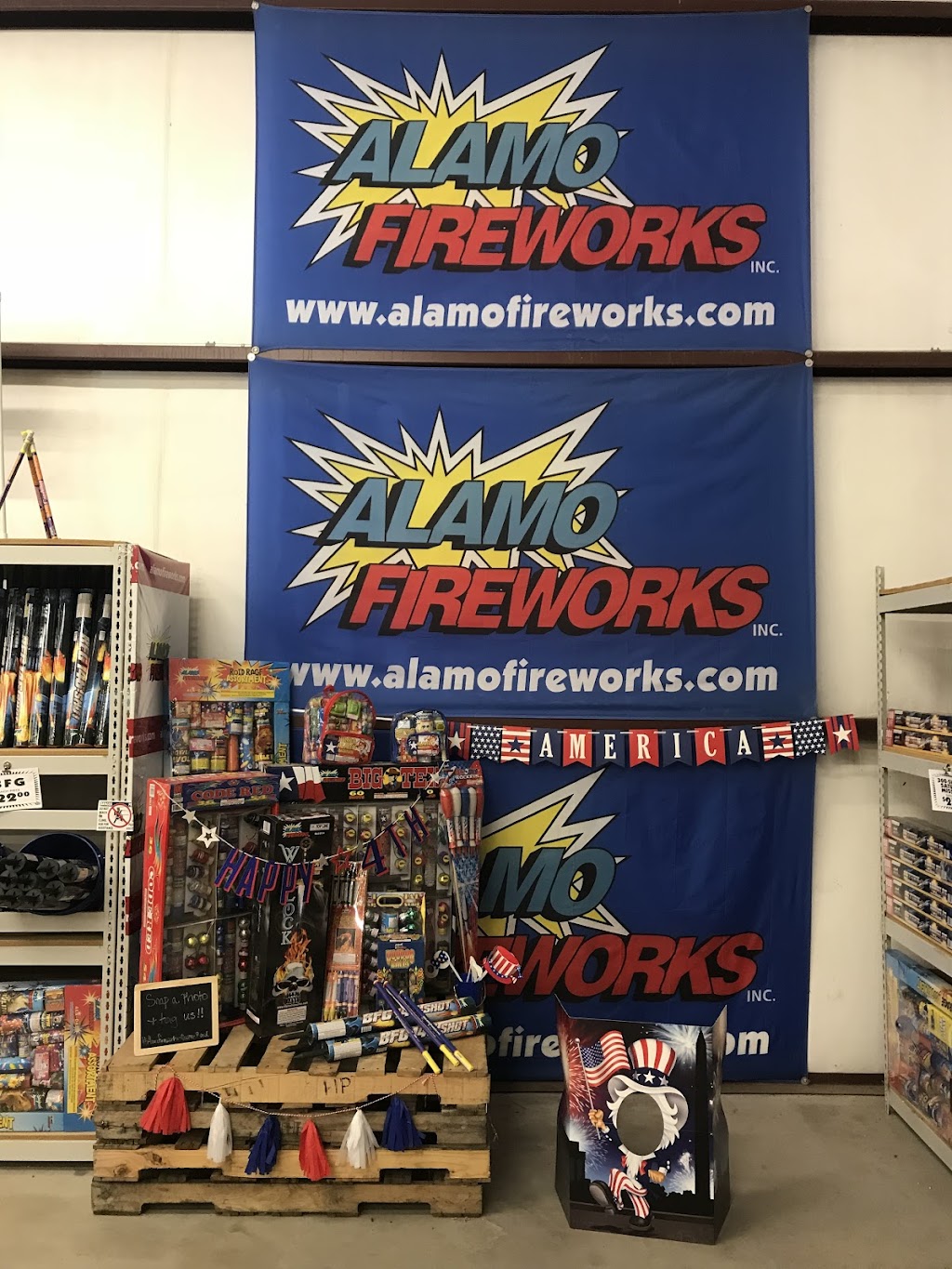 Alamo Fireworks Megastore | 4180 I-37, Odem, TX 78370, USA | Phone: (210) 667-1106
