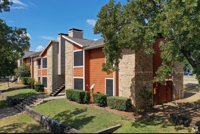 Bedford Oaks Apartments | 1400 Shady Ln, Bedford, TX 76021, USA | Phone: (817) 591-4535