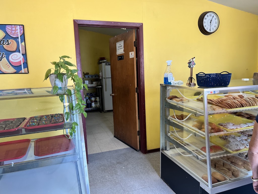 Falfurrias Bakery | 1518 S St Marys St, Falfurrias, TX 78355, USA | Phone: (361) 325-5256