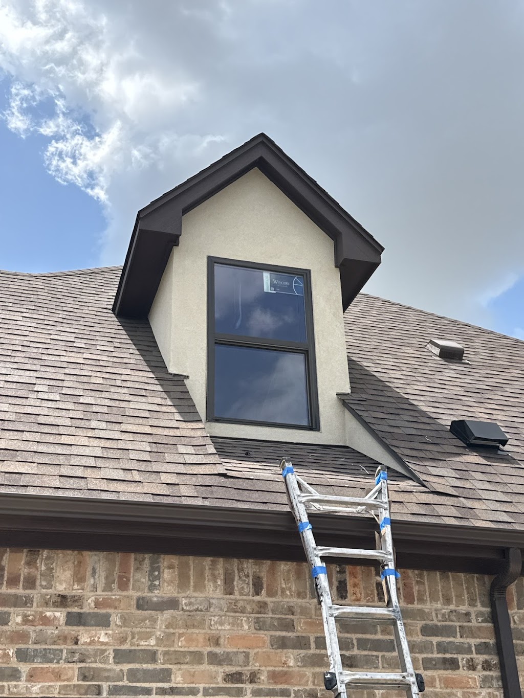 R.O.I. Roofing & Construction | 711 W Bailey Boswell Rd Suite 100 E, Saginaw, TX 76179, USA | Phone: (817) 229-9363