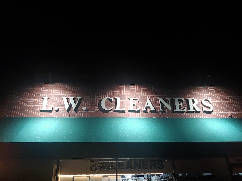 Lakewood Cleaners | 864 Sheridan Rd, Highwood, IL 60040, USA | Phone: (847) 266-1158