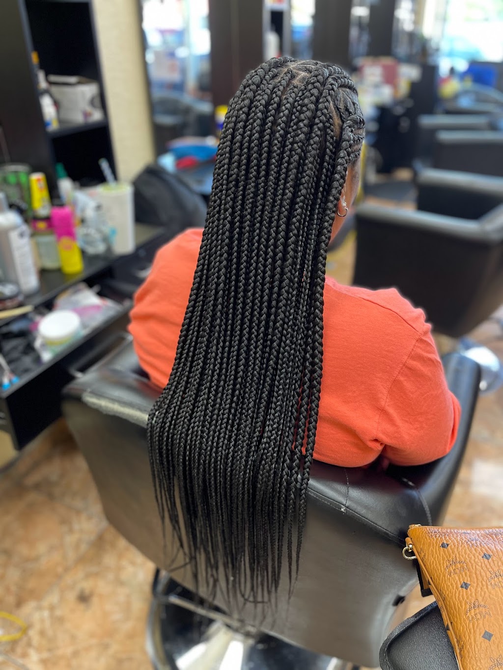 BLESSED HNDZ HAIR SALON ,LLC | 3773 S Military Trail, Lake Worth, FL 33463, USA | Phone: (954) 200-3499