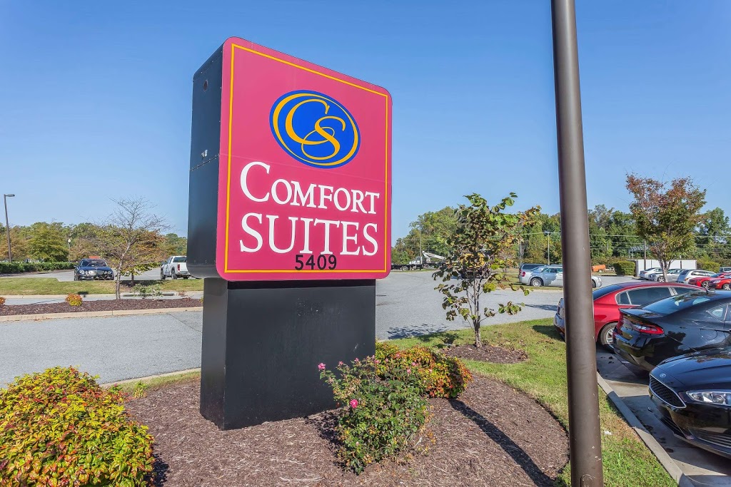 Comfort Suites Suffolk - Chesapeake | 5409 Plummer Blvd, Suffolk, VA 23435, USA | Phone: (757) 337-4011