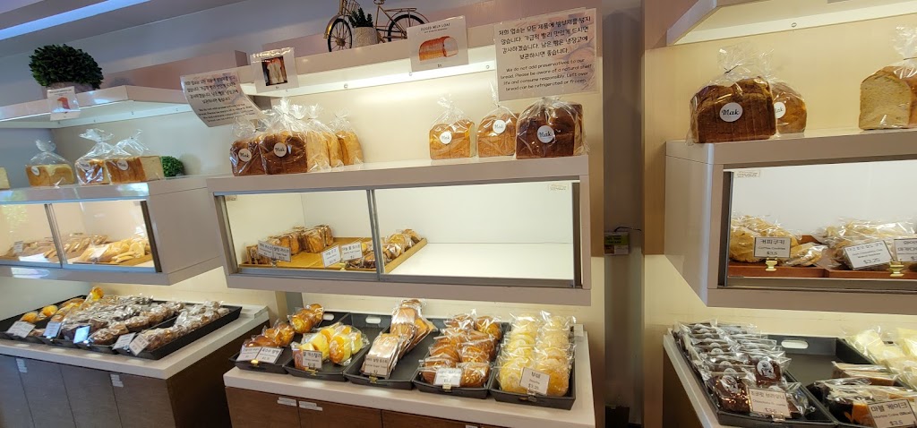 Cafe Mak Bakery | 5410 Beach Blvd, Buena Park, CA 90621, USA | Phone: (714) 522-0101