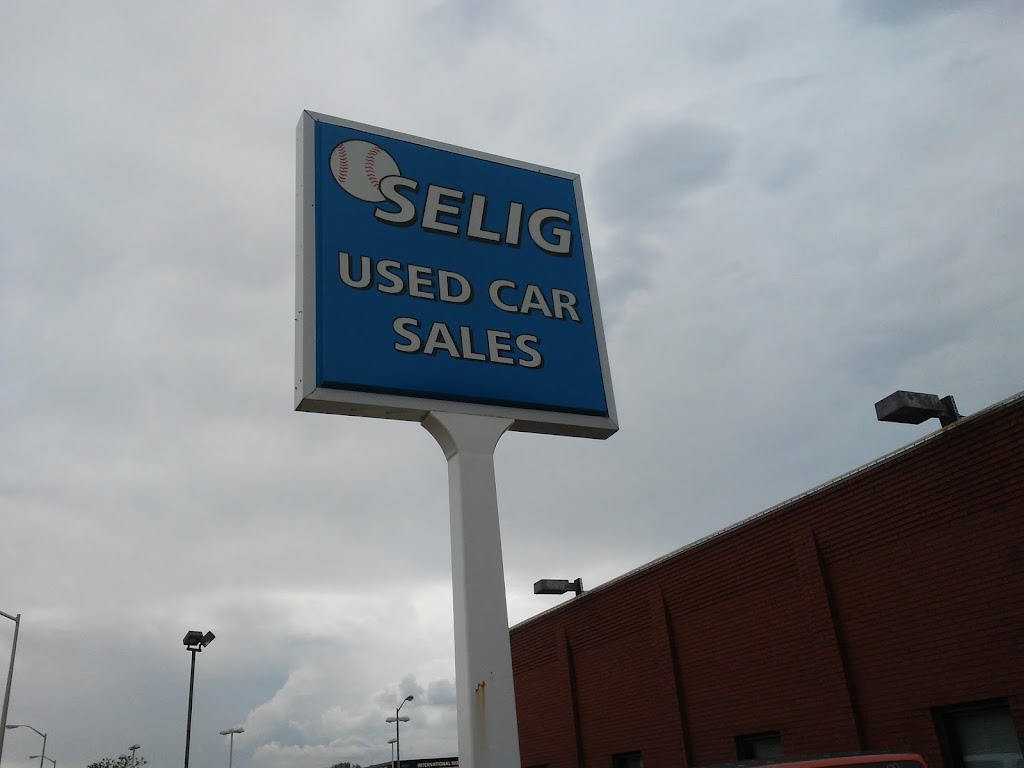 Selig Auto Sales | 2510 S 108th St, West Allis, WI 53227, USA | Phone: (414) 327-2100