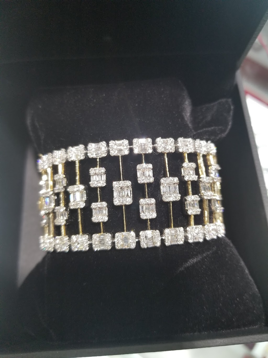 Reich Jewelers | 6770 US-9, Howell Township, NJ 07731, USA | Phone: (732) 942-9370