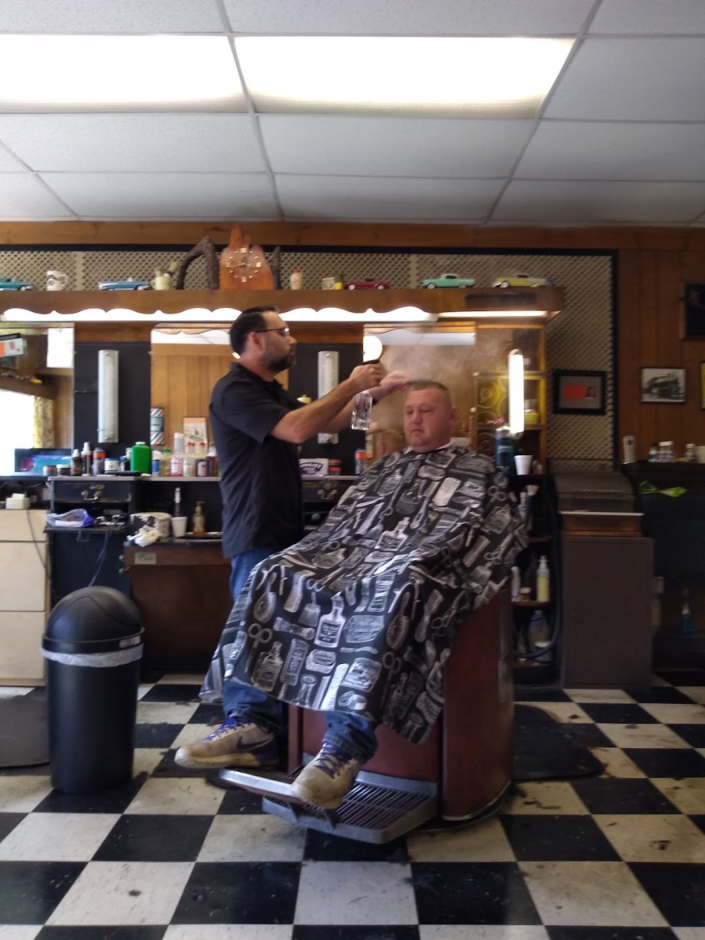 0893ce7fb27c5dd794bc0efa55726208  United States Ohio Hancock County Findlay Dons Barber Shop 