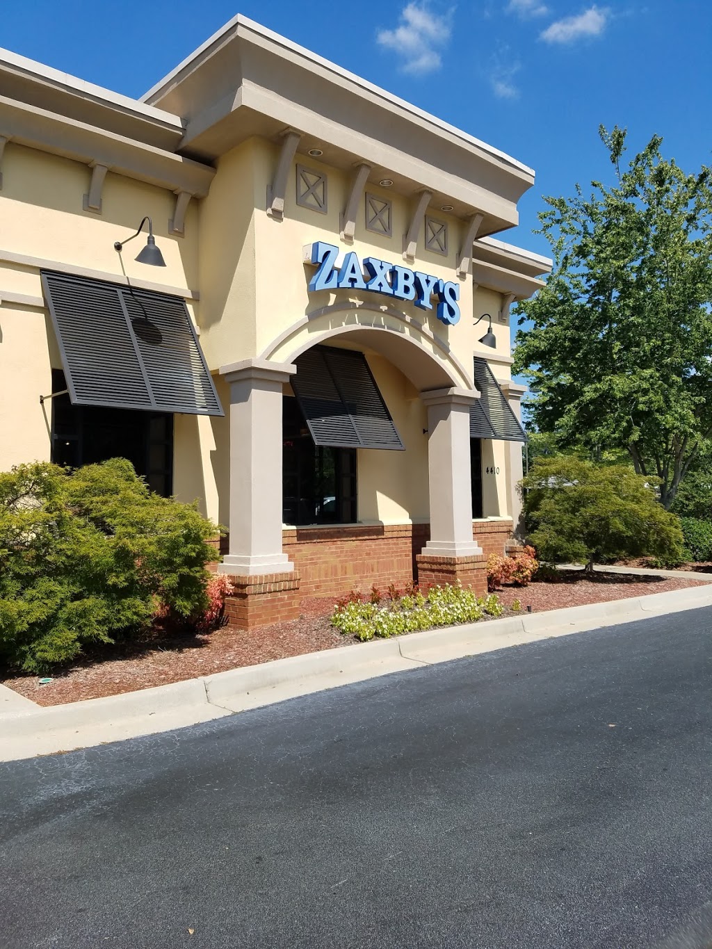 Zaxbys Chicken Fingers & Buffalo Wings | 4410 Brownsville Rd, Powder Springs, GA 30127, USA | Phone: (678) 384-1005