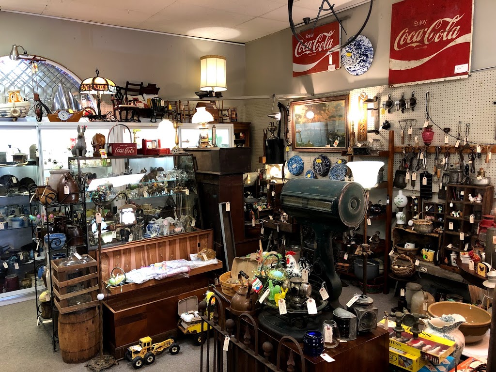 Vintage Interiors Antique & Gift Mall | 2838 Pelham Pkwy, Pelham, AL 35124, USA | Phone: (205) 620-1900