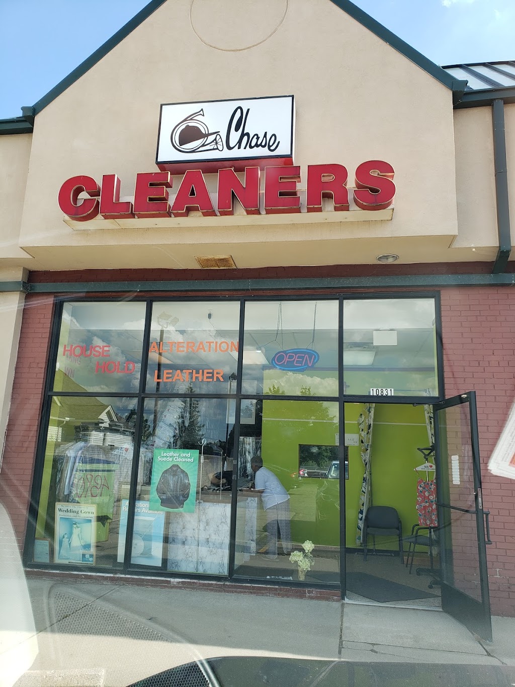 Chase Cleaners of Oak Park | 10831 W 10 Mile Rd, Oak Park, MI 48237, USA | Phone: (248) 543-2700
