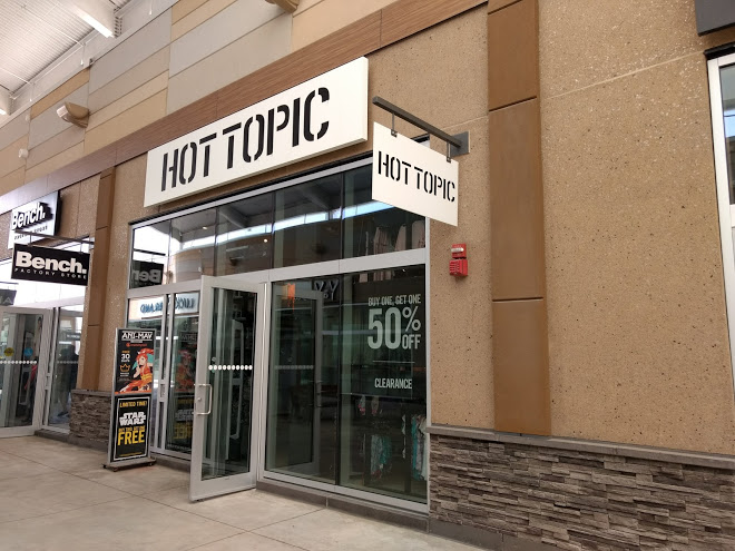 Hot Topic | 300 Taylor Rd S S4 RM 429, Niagara-on-the-Lake, ON L0S 1J0, Canada | Phone: (905) 641-2253