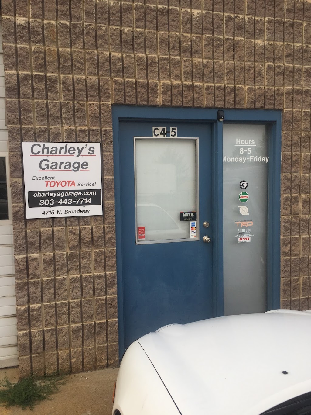 Charleys Garage | 4715 Broadway, 4 5th St, Boulder, CO 80304, USA | Phone: (303) 443-7714