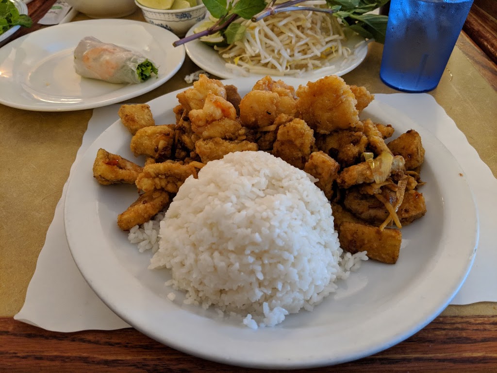 Saigon Restaurant | 2437 Naglee Rd, Tracy, CA 95304, USA | Phone: (209) 830-0444