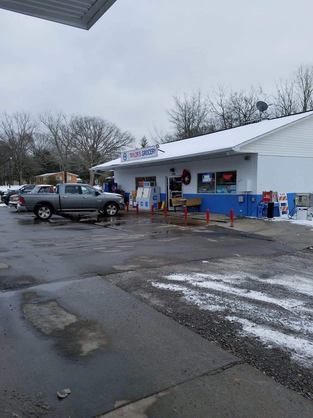 Taylors Grocery | 4524 Woodbury Pike, Murfreesboro, TN 37127, USA | Phone: (615) 895-4858