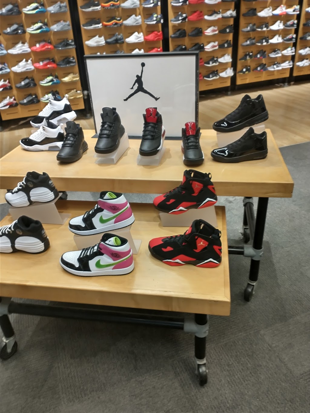 Foot Locker | 9727 E Washington St, Indianapolis, IN 46229, USA | Phone: (317) 898-4220