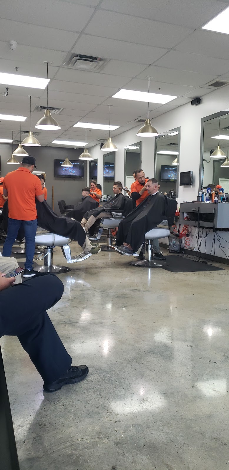 La Vid Barber Shop Silver Palms | 11272 SW 232nd St, Miami, FL 33170, USA | Phone: (305) 989-1756