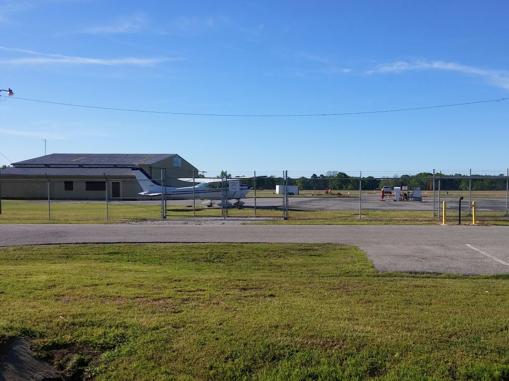 Wetumpka City Airport | 1241 AL-14, Elmore, AL 36025, USA | Phone: (334) 285-5843