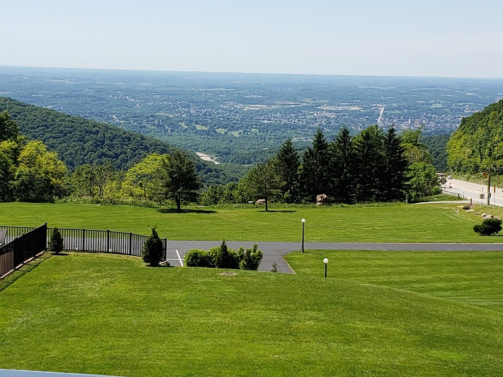 Historic Summit Inn Resort | 101 Skyline Dr, Farmington, PA 15437 | Phone: (724) 438-8594