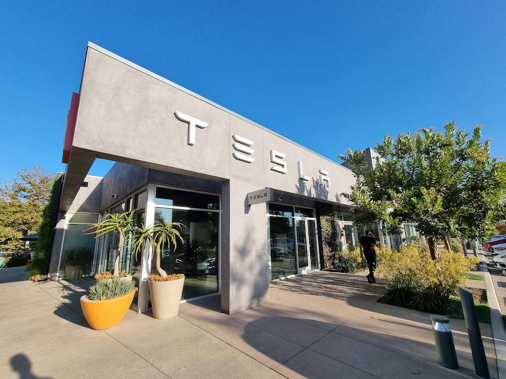 Tesla | 23401 Civic Center Way Building #2 Suite 2D, Malibu, CA 90265, USA | Phone: (310) 494-4018