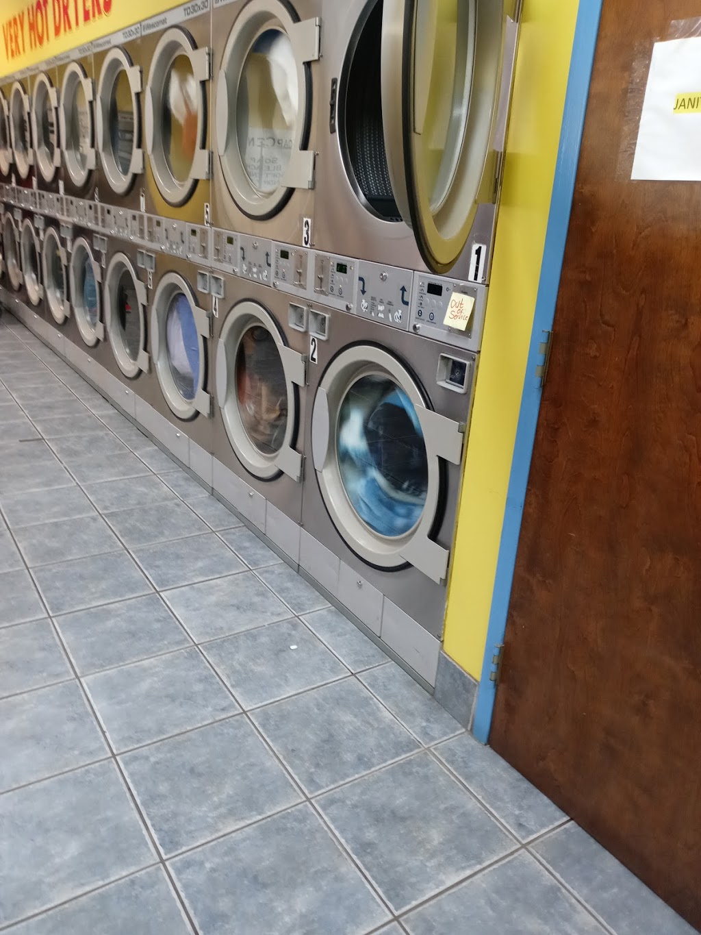 Wash Away Coin Laundry (Lavanderia) | 7891 N Main St, Jonesboro, GA 30236, USA | Phone: (770) 471-3313