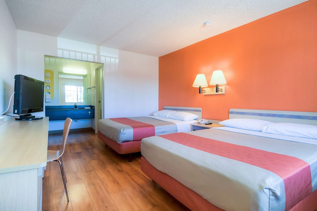 Dawn Stallworth LCSW | 1777 W Grand Ave, Port Washington, WI 53074, USA | Phone: (262) 268-6637