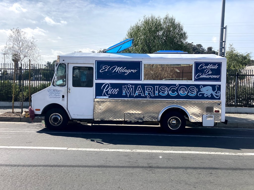 El Milagro St - Sea Food Truck | 212 N Ave 19, Los Angeles, CA 90031, USA | Phone: (323) 423-5566