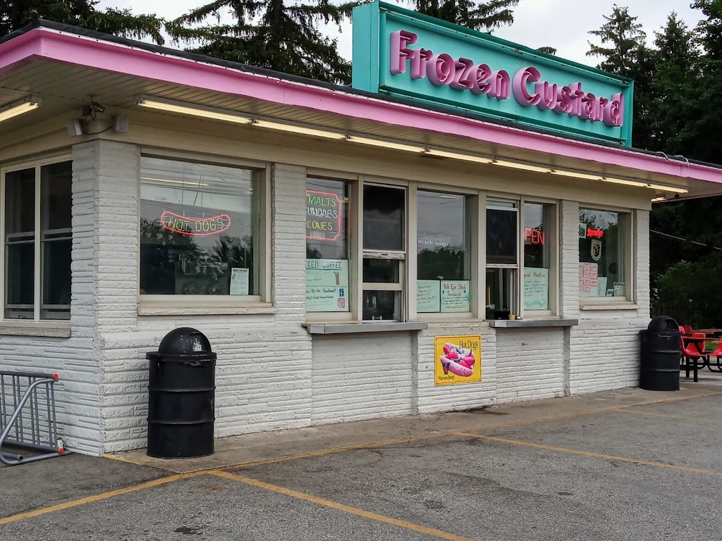 Mickeys Fresh Frozen Custard | 675 Grand Ave, Hartford, WI 53027, USA | Phone: (262) 670-2663