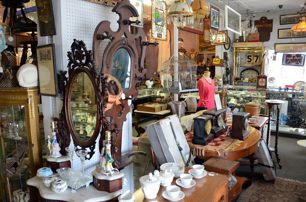 Antiques On The Corner | 8444 E Washington St, Indianapolis, IN 46219, USA | Phone: (317) 430-1050