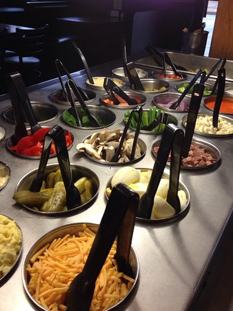 Mazzios Italian Eatery | 3313 E Admiral Pl, Tulsa, OK 74110, USA | Phone: (918) 664-4444