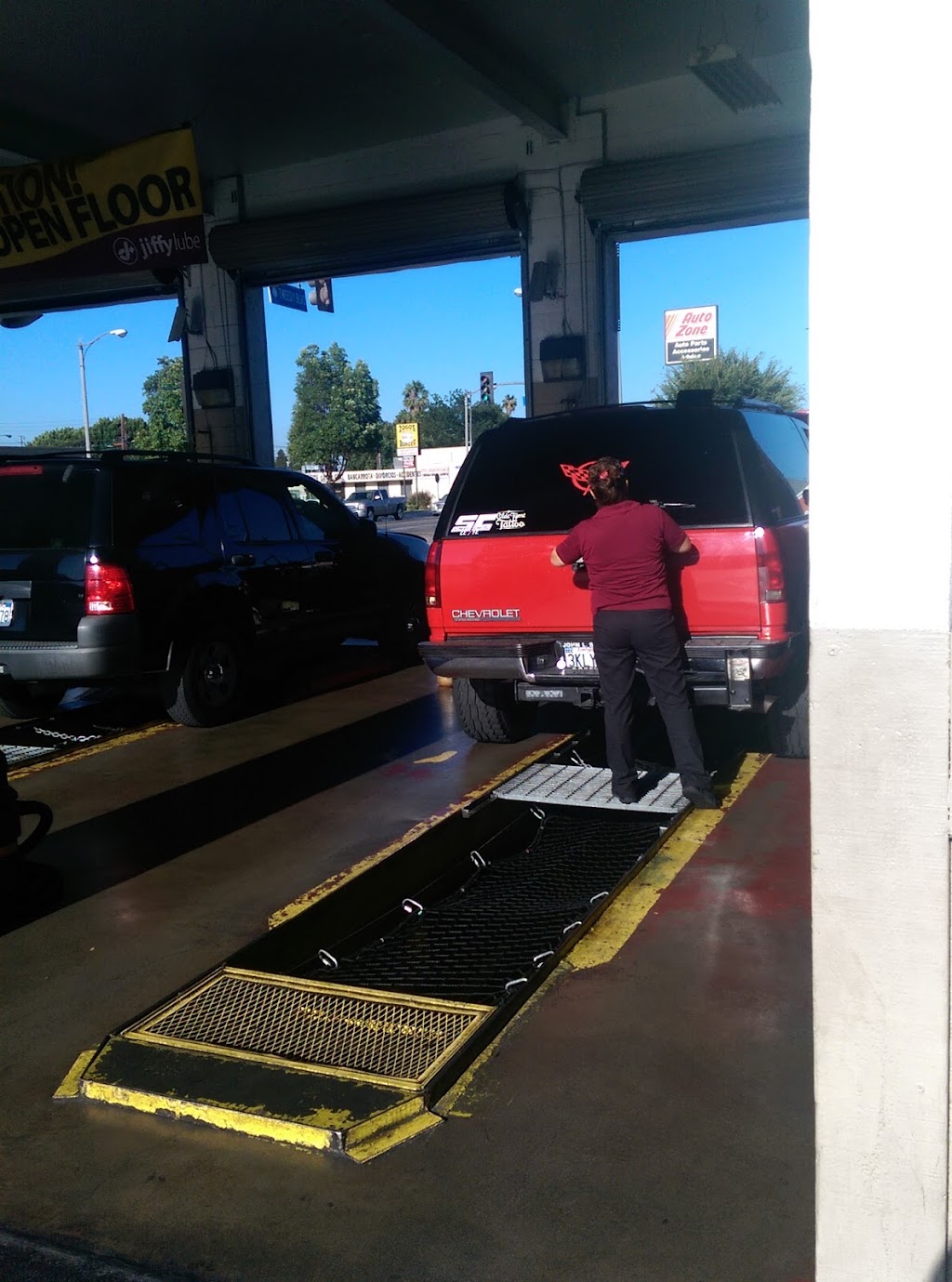 Jiffy Lube | 9901 State St, Lynwood, CA 90262 | Phone: (323) 566-3797