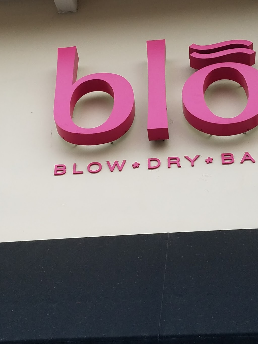 Blo Blow Dry Bar | 2659 Gateway Rd Suite 104, Carlsbad, CA 92009, USA | Phone: (760) 585-2155