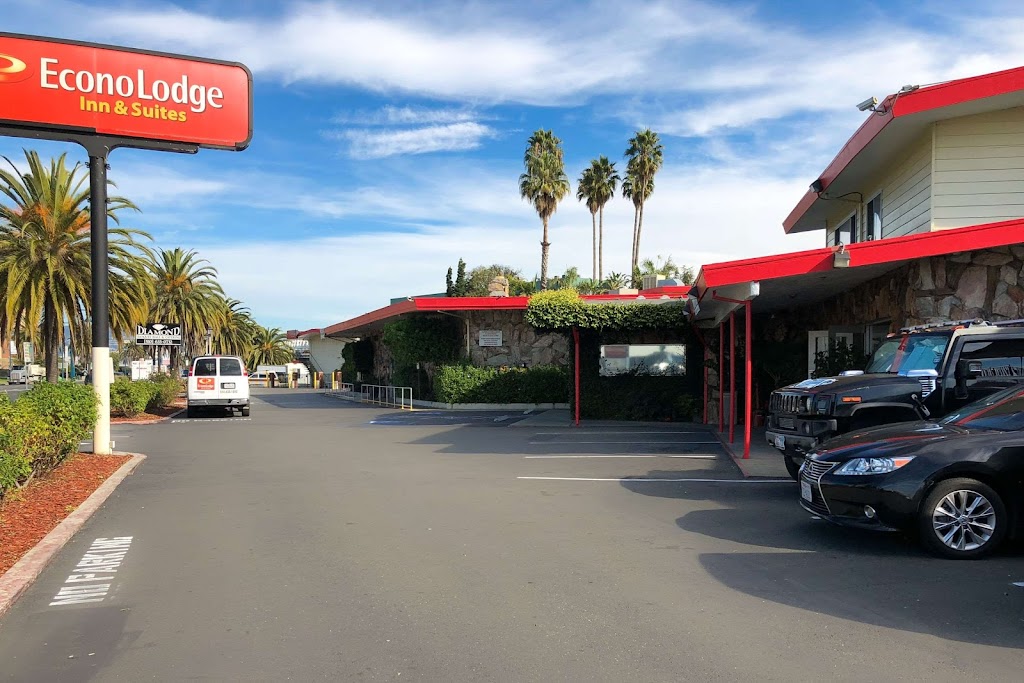 Econo Lodge Inn & Suites Oakland Airport | 10 Hegenberger Rd, Oakland, CA 94621, USA | Phone: (510) 635-1892