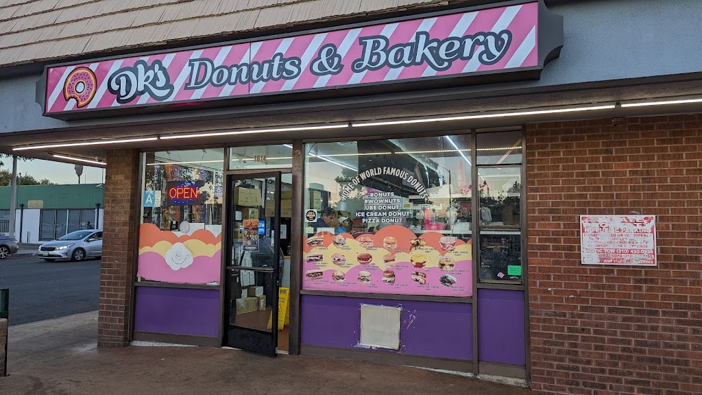 DKs Donuts & Bakery | 1614 Santa Monica Blvd, Santa Monica, CA 90404, USA | Phone: (310) 829-2512