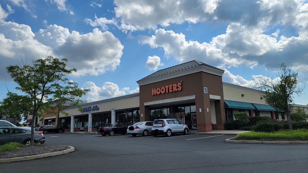 Hooters of Princeton | 3371 US-1 Unit 400, Lawrenceville, NJ 08648, USA | Phone: (609) 520-9464