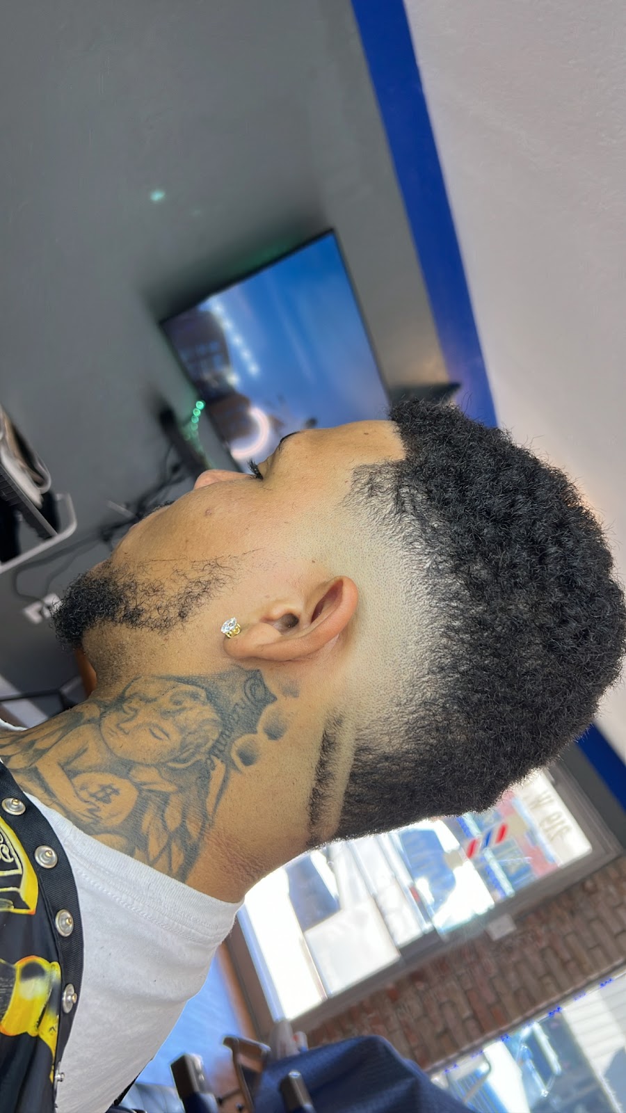 La Flares Barbershop | 219 W 6th St, Ferris, TX 75125, USA | Phone: (469) 688-3421