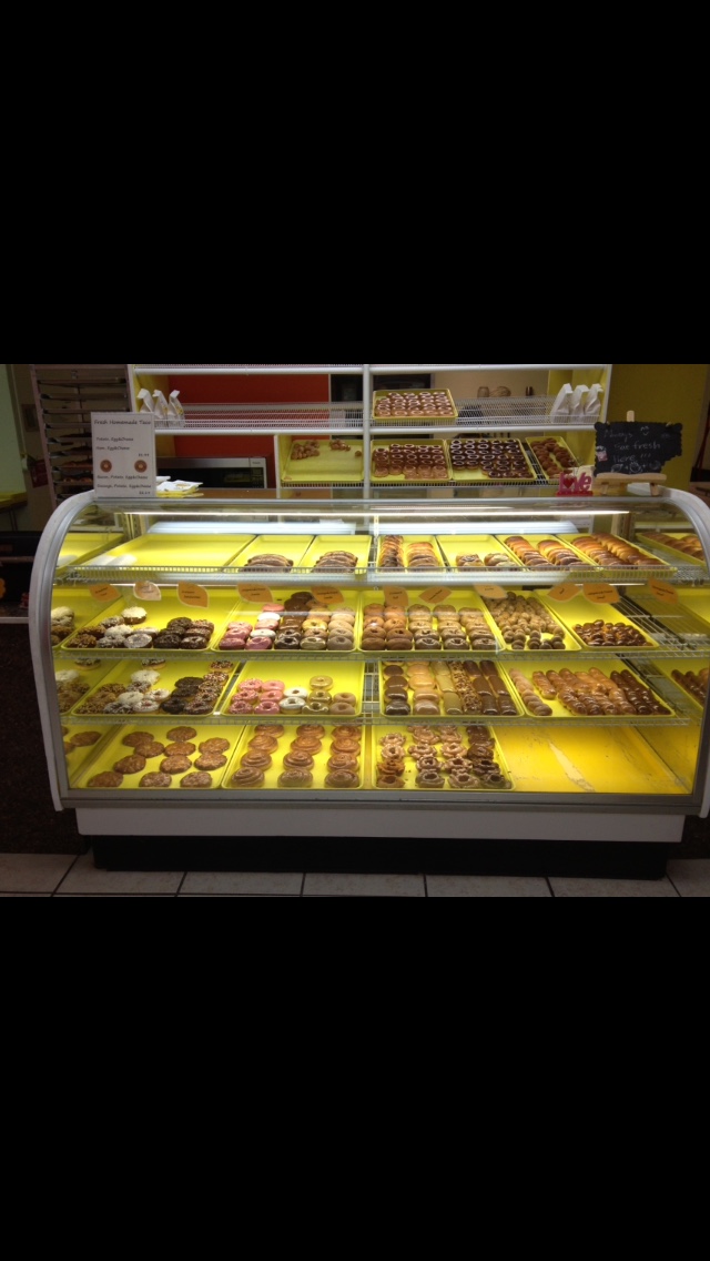 Crown Donut | B 325, Ranch Rd 620 Ste 102, Lakeway, TX 78734, USA | Phone: (512) 230-4247