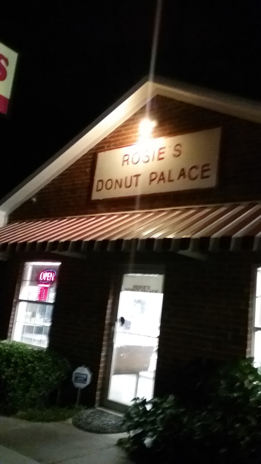 Rosies Donut Palace | 205 US-69, Leonard, TX 75452, USA | Phone: (903) 587-3601