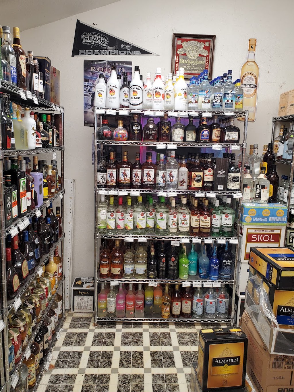 J Rs Liquor | 123 Randall Rd, Lakehills, TX 78063, USA | Phone: (830) 612-2064