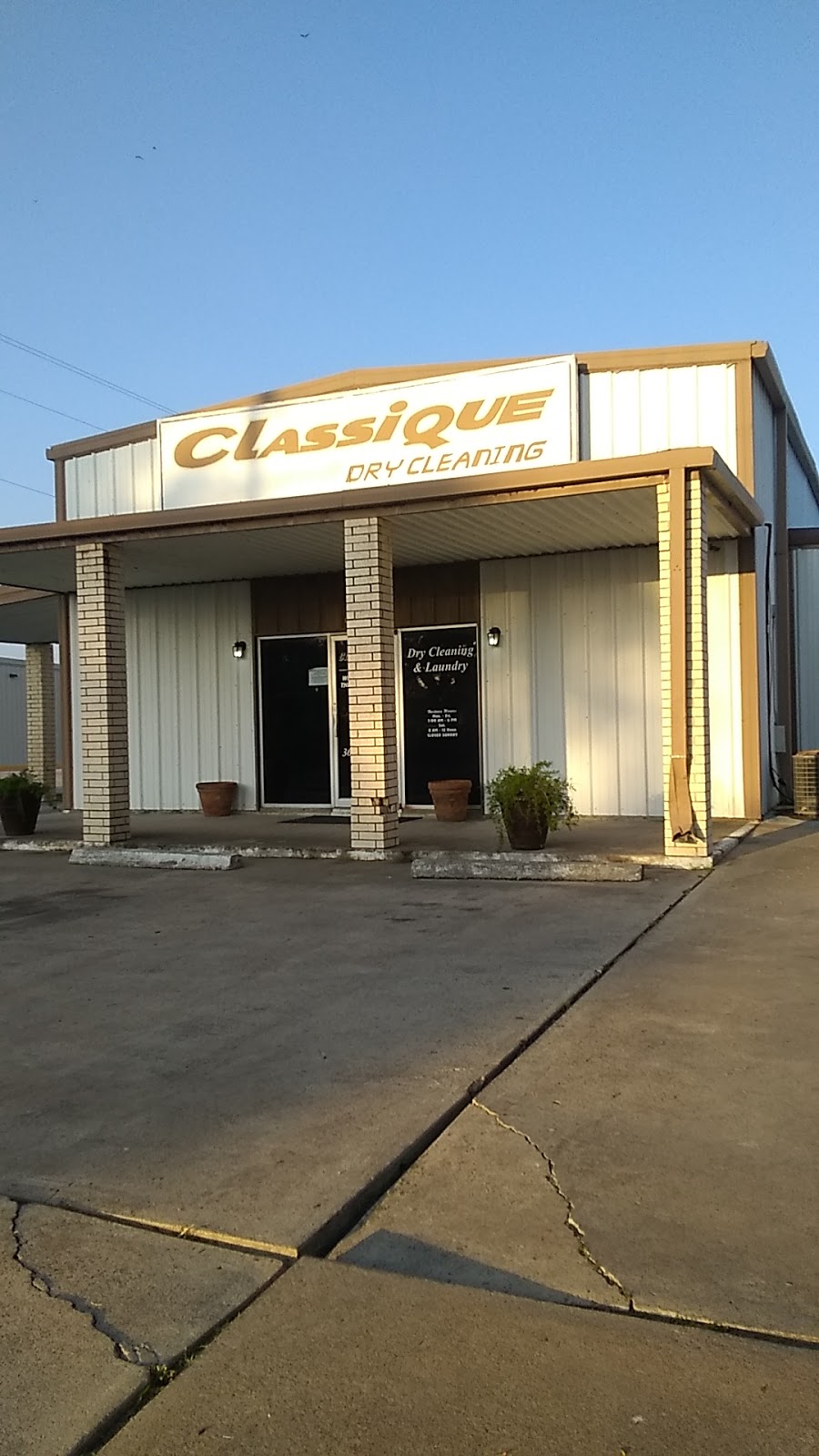 Classique Cleaners | 1107 N Washington St, Beeville, TX 78102, USA | Phone: (361) 358-3436