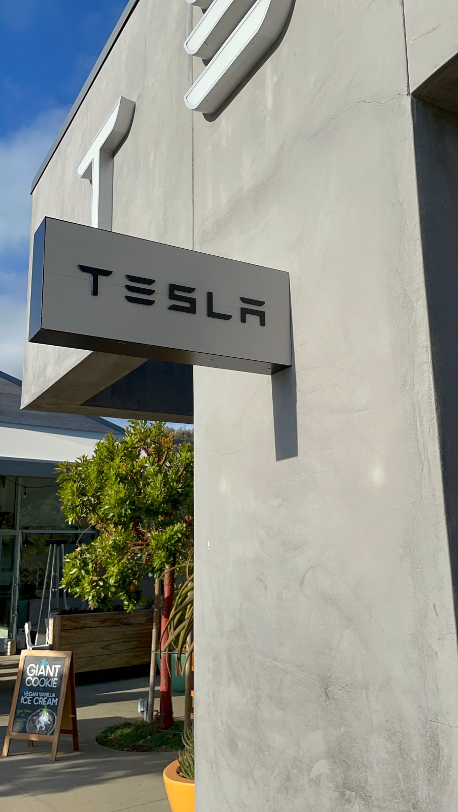 Tesla | 23401 Civic Center Way Building #2 Suite 2D, Malibu, CA 90265 | Phone: (310) 494-4018