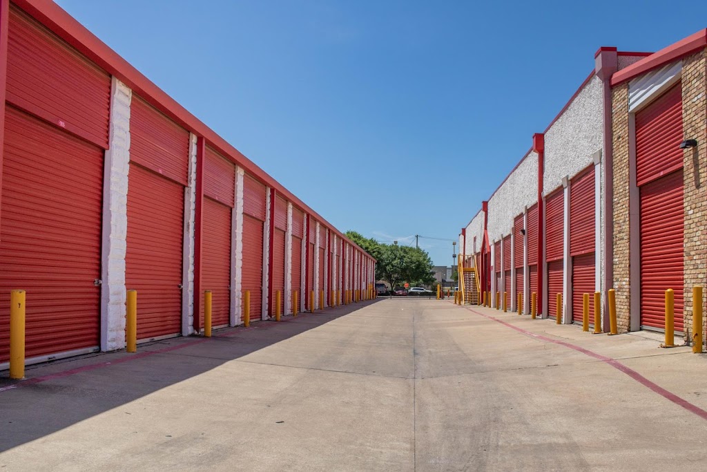 Public Storage | 1102 W Pioneer Pkwy, Grand Prairie, TX 75051, USA | Phone: (972) 954-4166