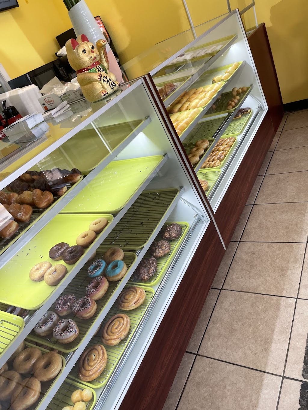 Golden Donuts & Breakfast | 814 Grand Caillou Rd, Houma, LA 70363, USA | Phone: (985) 303-0000