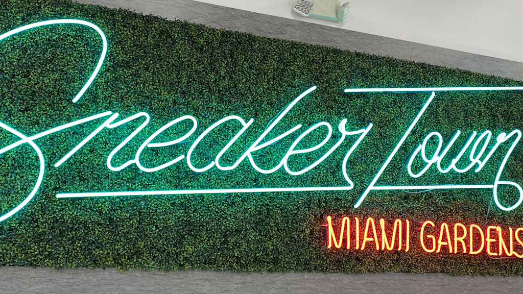 Sneaker Town Miami Gardens | 3581 NW 183rd St, Miami Gardens, FL 33056 | Phone: (305) 974-4798