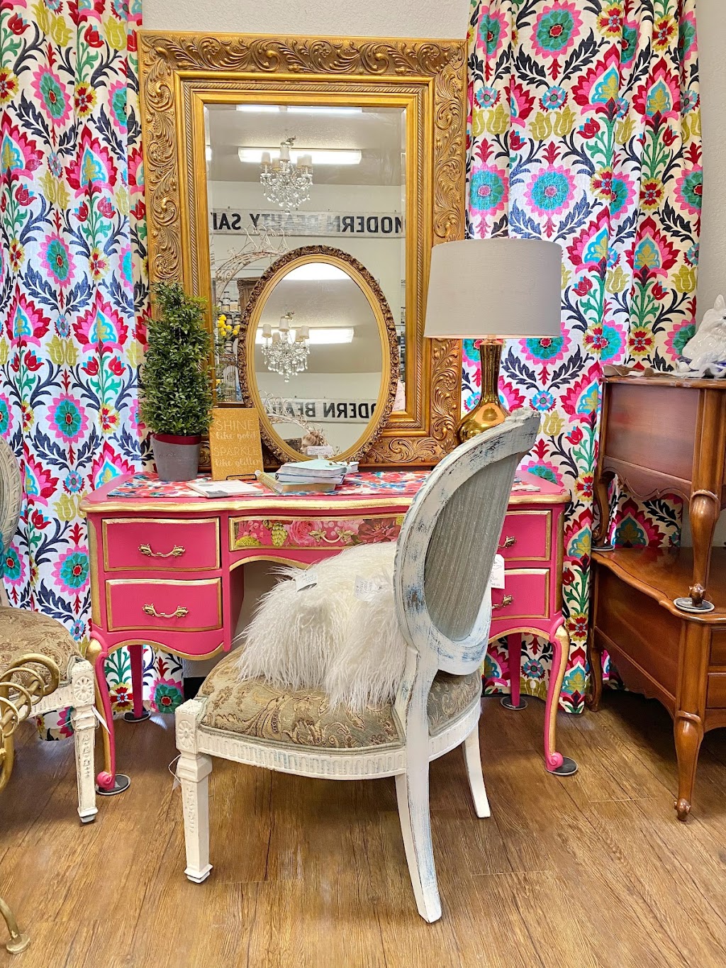 The Shabby Chicas | 17170 Jordan Rd Suite 105, Selma, TX 78154, USA | Phone: (210) 413-0398