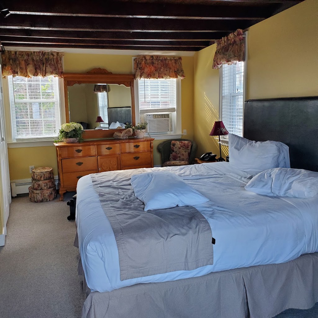 Essex Street Inn & Suites, Ascend Hotel Collection | 7 Essex St, Newburyport, MA 01950, USA | Phone: (978) 465-3148