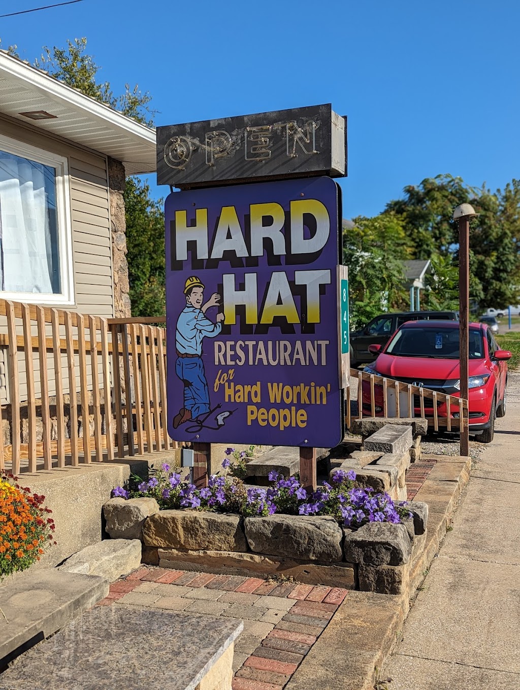 Hard Hat Restaurant | 845 Spruce St, Wooster, OH 44691, USA | Phone: (330) 262-5891