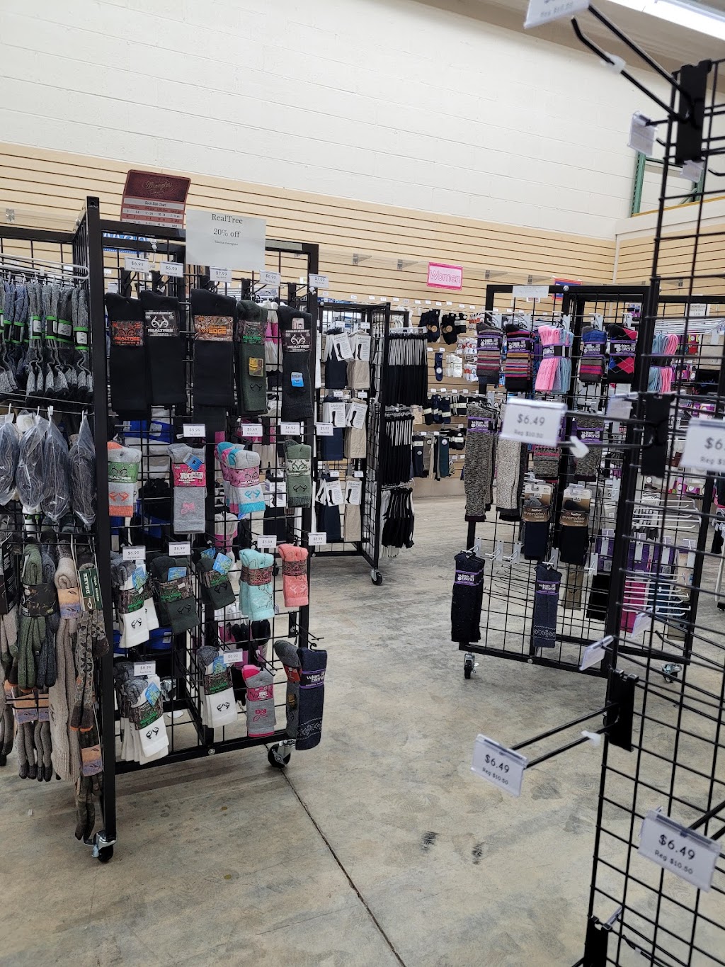 Jefferies Socks Outlet | 2209 Tucker St, Burlington, NC 27215, USA | Phone: (336) 226-8740